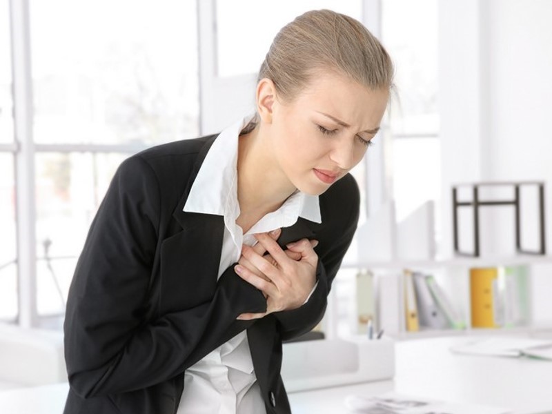 early anxiety signs are also heart palpitations